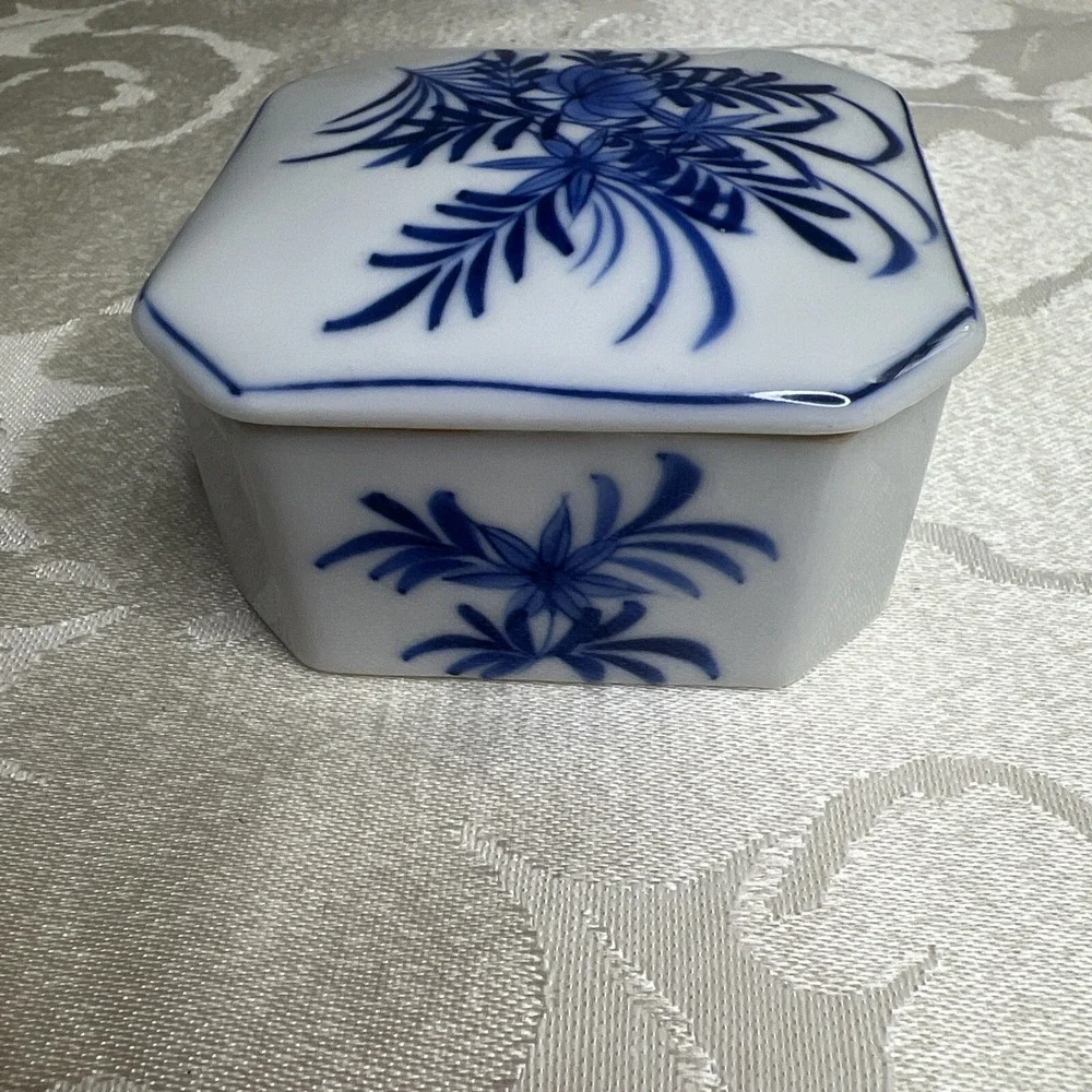Vintage  Blue and White Floral Trinket Box Made In Thailand